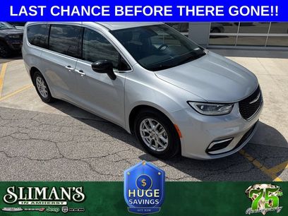 Used 2024 Chrysler Pacifica Touring-L