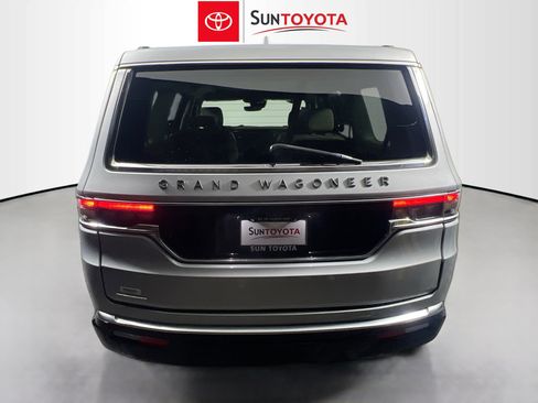 Used 2023 Jeep Grand Wagoneer Base image 5