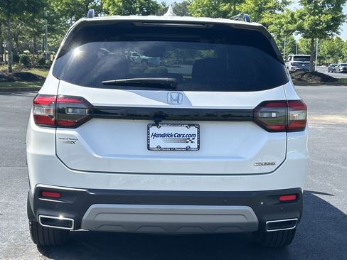 Used 2023 Honda Pilot Touring image 8