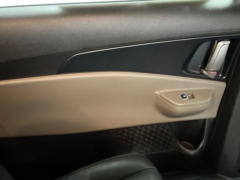 Used 2025 Kia Carnival FWD image 20