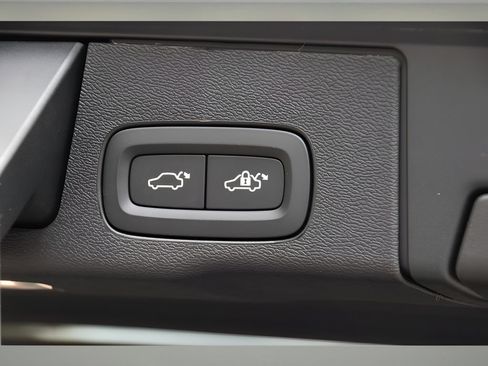 Used 2025 Volvo XC60 B5 Ultra w/ Protection Package Premier AWD/4WD image 24