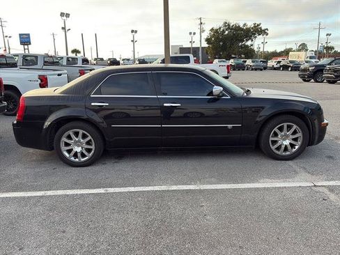 Used 2010 Chrysler 300 C w/ Luxury Group II image 7