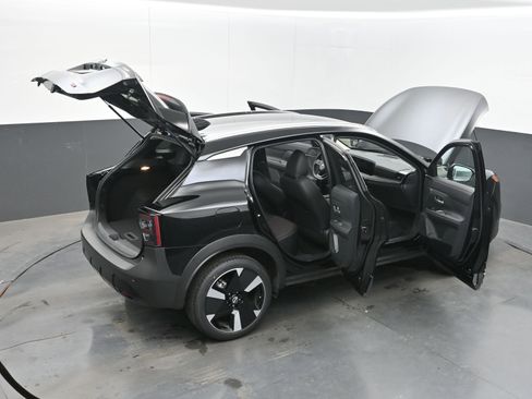 Used 2025 Nissan Kicks SR image 40