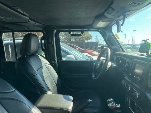 Used 2021 Jeep Gladiator Sport image 3