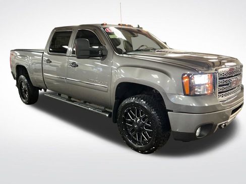 Used 2013 GMC Sierra 2500 Denali w/ Suspension Package, Off-Road image 8