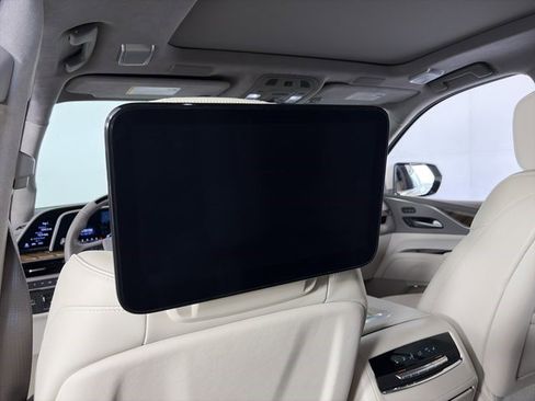 Certified 2023 Cadillac Escalade ESV Premium Luxury Platinum w/ LPO, Radiant Package AWD/4WD image 18