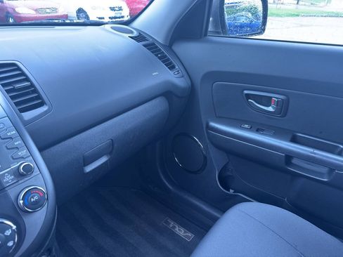 Used 2010 Kia Soul + FWD image 23