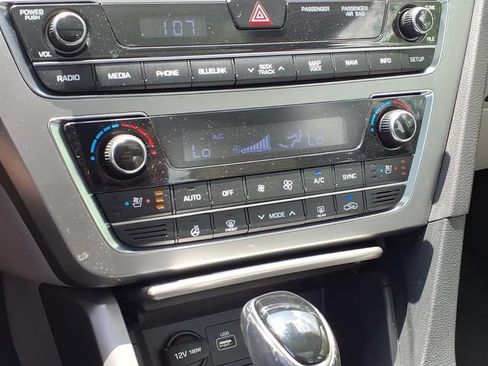 Used 2016 Hyundai Sonata Limited w/ Option Group 05 FWD image 18
