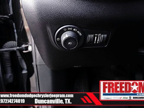 Used 2024 Jeep Compass Latitude image 27