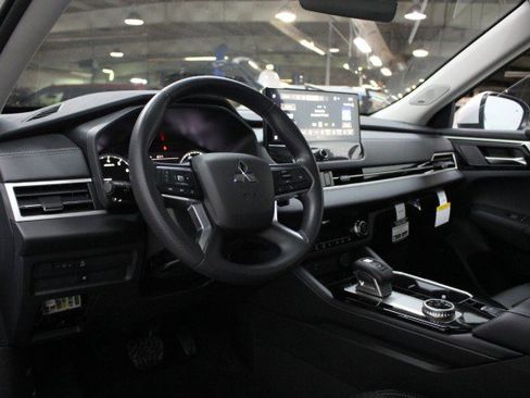 New 2026 Mitsubishi Outlander ES image 5