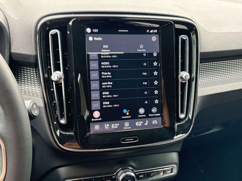 Certified 2023 Volvo XC40 B5 Plus w/ Climate Package image 20