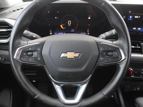 Certified 2025 Chevrolet TrailBlazer LT w/ LT Cold Weather Package AWD/4WD image 13