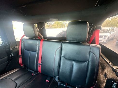 Used 2017 Jeep Wrangler Unlimited Rubicon image 33