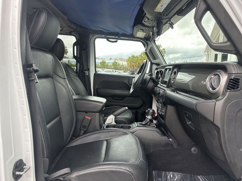Used 2018 Jeep Wrangler Unlimited Sahara image 23