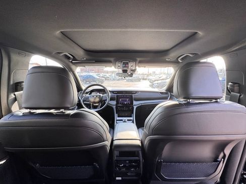 Used 2025 Jeep Grand Cherokee Altitude image 23