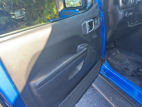 Used 2021 Jeep Gladiator Sport image 18