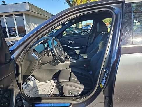 Used 2021 BMW 330i Sedan w/ Premium Package image 18