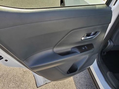 Certified 2025 Nissan Kicks SV image 12