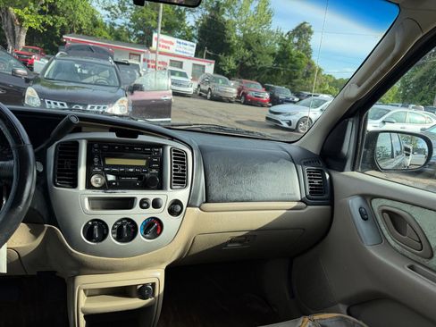 Used 2003 MAZDA Tribute ES FWD image 19