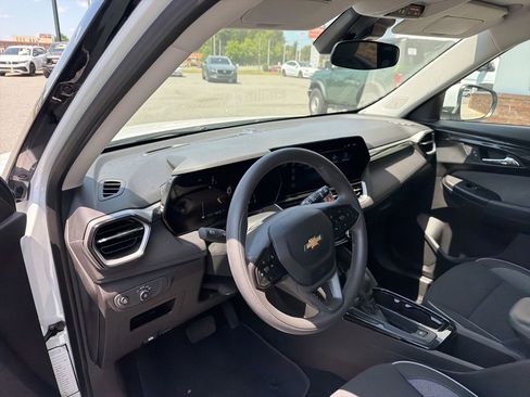 Used 2025 Chevrolet TrailBlazer LT AWD/4WD image 4