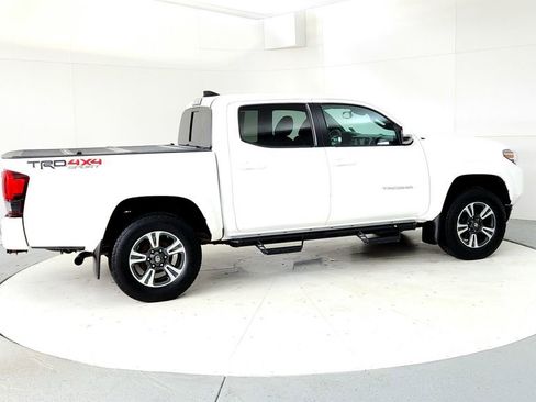 Used 2018 Toyota Tacoma TRD Sport w/ Technology Package AWD/4WD image 6
