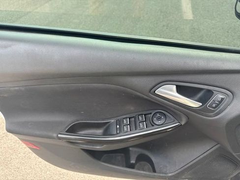 Used 2018 Ford Focus Titanium FWD image 9