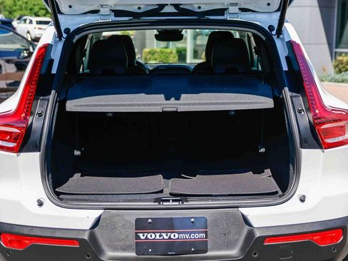Used 2025 Volvo XC40 B5 Core AWD/4WD image 30