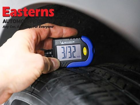 Used 2022 Volkswagen Tiguan SE w/ Panoramic Sunroof Package image 27