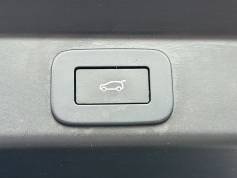 Used 2025 Land Rover Range Rover Sport Dynamic SE image 12