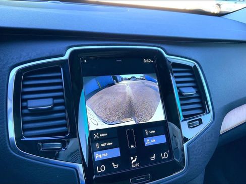 Used 2021 Volvo XC90 T6 Momentum w/ Advanced Package image 26