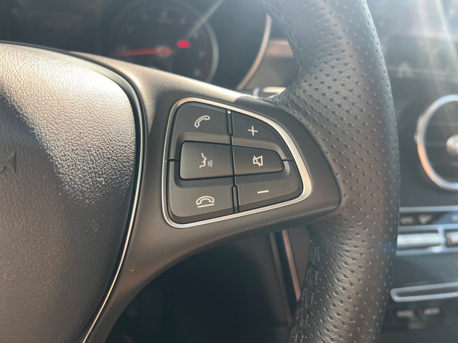 Used 2019 Mercedes-Benz GLC 300 4MATIC image 26