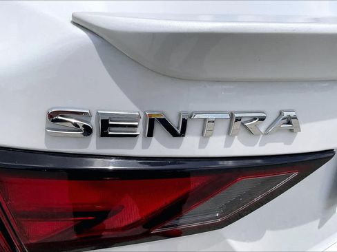 Used 2025 Nissan Sentra SR w/ SR Premium Package FWD image 10