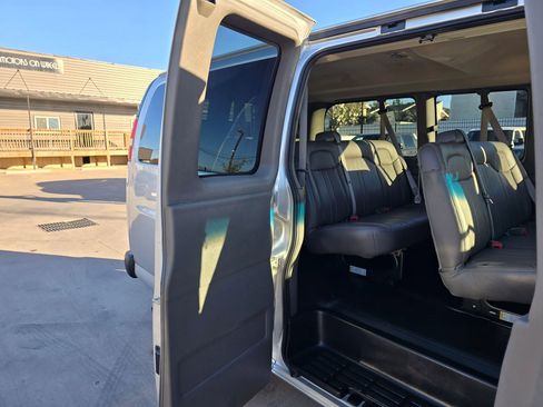 Used 2016 Chevrolet Express 2500 LS image 27