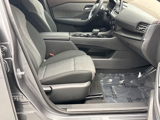 Used 2023 Nissan Rogue SV AWD/4WD image 16