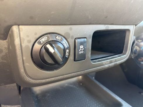 Used 2015 Nissan Frontier SV AWD/4WD image 23