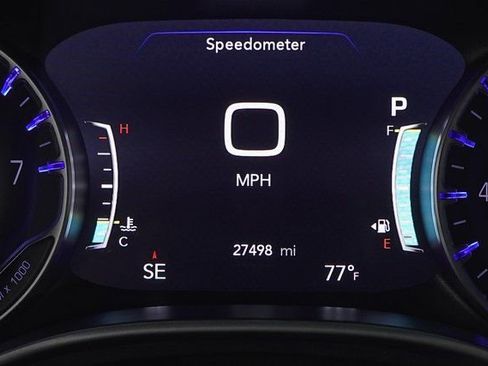 Used 2024 Chrysler Pacifica Touring-L image 15