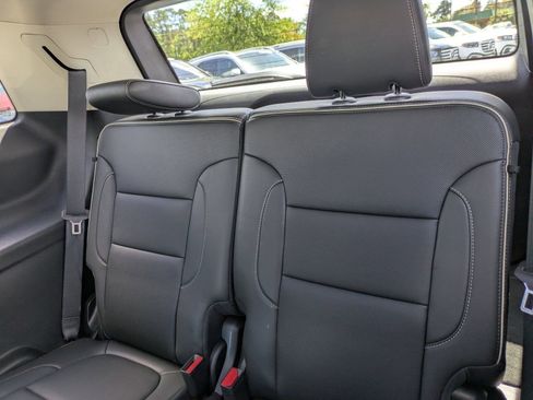 Certified 2023 GMC Acadia Denali w/ Denali Ultimate Package FWD image 15