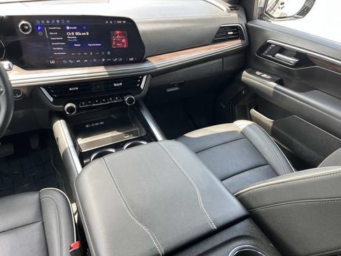 Used 2025 Chevrolet Tahoe Premier RWD image 15