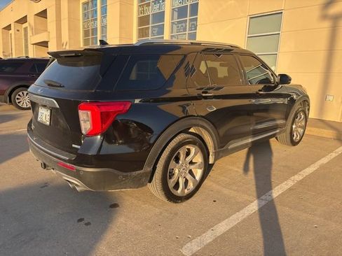 Used 2020 Ford Explorer Platinum w/ Premium Technology Package image 16