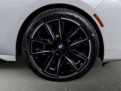 Used 2024 BMW 760i xDrive w/ Executive Package image 7