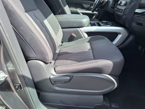 Used 2024 Nissan Titan SV w/ SV Convenience Package image 26