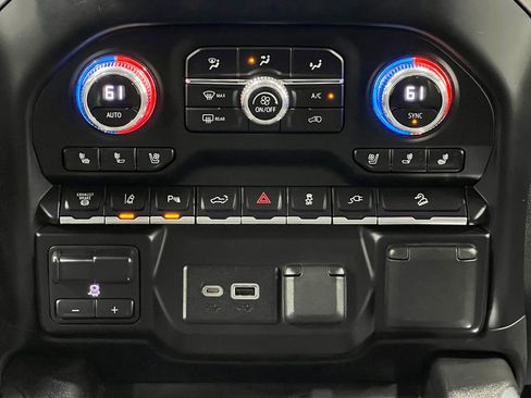 Used 2023 GMC Sierra 3500 Denali w/ Technology Package AWD/4WD image 28