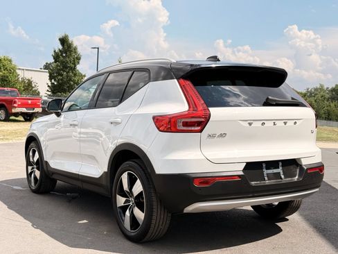 Used 2020 Volvo XC40 T4 Momentum w/ Protection Package FWD image 10