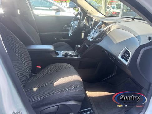 Used 2017 Chevrolet Equinox LT w/ Convenience Package AWD/4WD image 7
