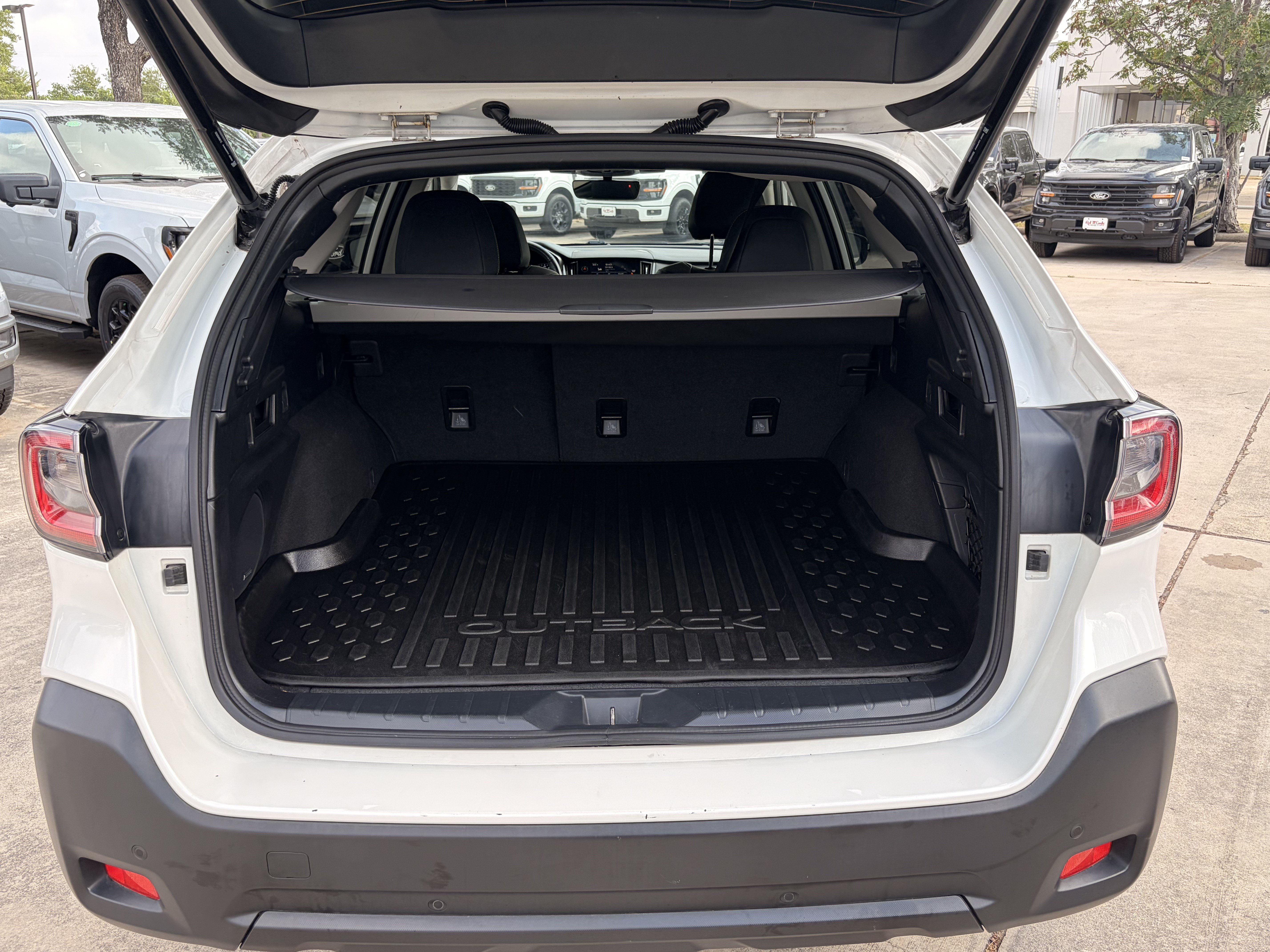 Used 2025 Subaru Outback Onyx Edition AWD/4WD image 7