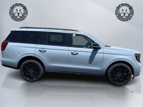 New 2026 Ford Expedition Platinum w/ Stealth Performance Package AWD/4WD image 4