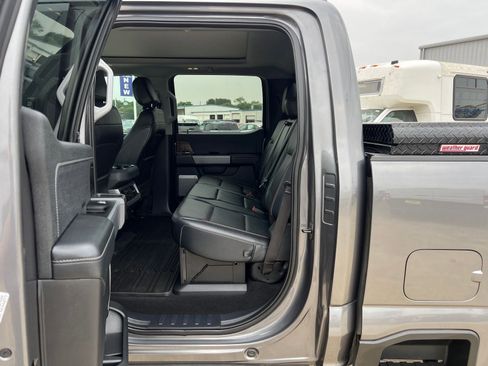 Used 2023 Ford F250 Lariat w/ Lariat Ultimate Package AWD/4WD image 16
