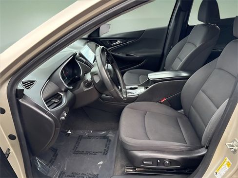 Used 2016 Chevrolet Malibu LT image 4