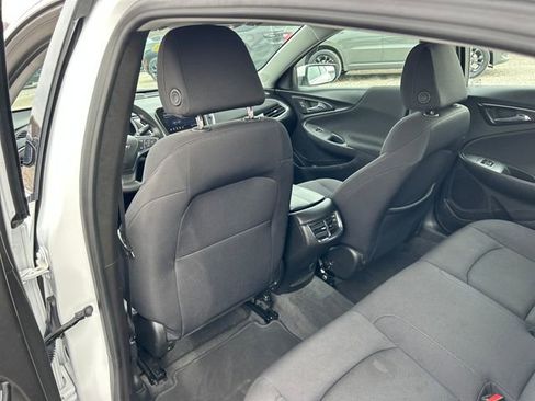 Used 2024 Chevrolet Malibu LT image 40