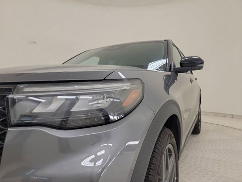 Used 2025 Ford Explorer ST-Line w/ ST-Line Street Pack AWD/4WD image 10